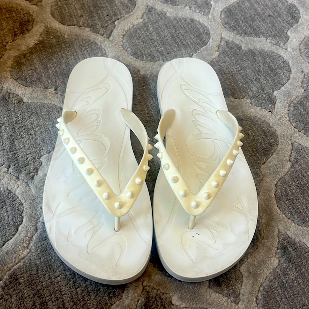 ❤️✨CHRISTIAN LOUBOUTIN FLIP FLOPS✨❤️